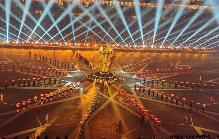 حفل افتتاح “الكان” بين انبهار المدرجات وانتقادات الشاشات