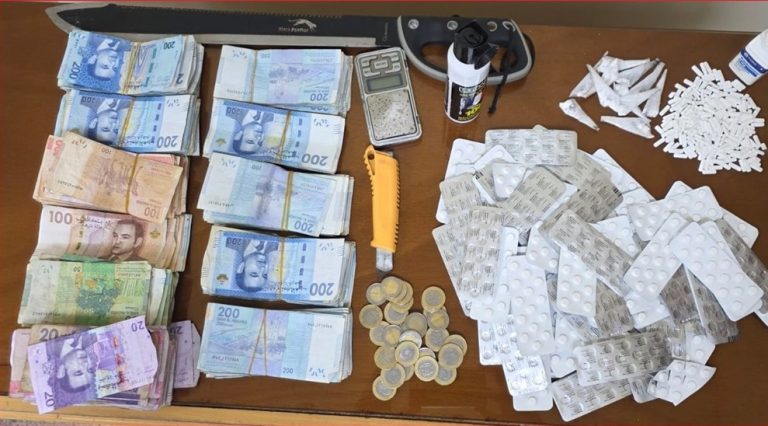 توقيف مروج مخدرات وحجز أزيد من 1200 قرص طبي ببني مكادة