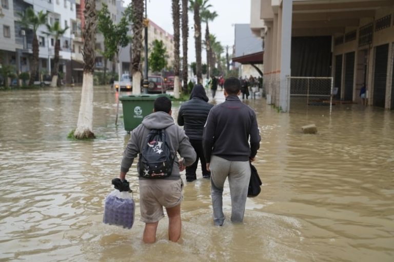 فوضى الأسعار بالقصر الكبير ..شمعة بـ15 درهما وغاز بـ80 درهما
