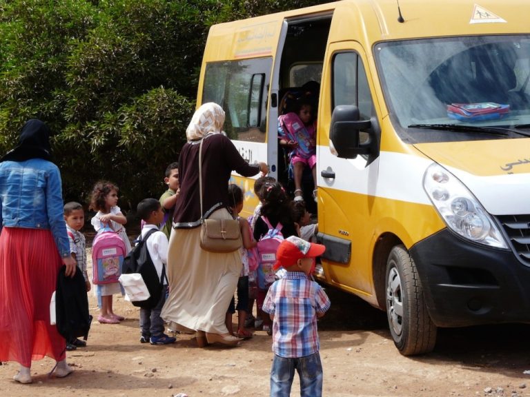 احتقان النقل المدرسي بالحسيمة يعيد النقاش حول غياب الإطار المؤسساتي