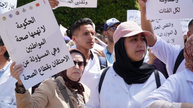 الممرضون بجهة طنجة يقاطعون اجتماع الإدارة ويلوحون بخطوات نضالية بعد رمضان