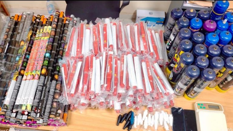 توقيف 3 أشخاص بطنجة بعد ضبط مفرقعات مهربة ومواد مخدرة بحوزتهم