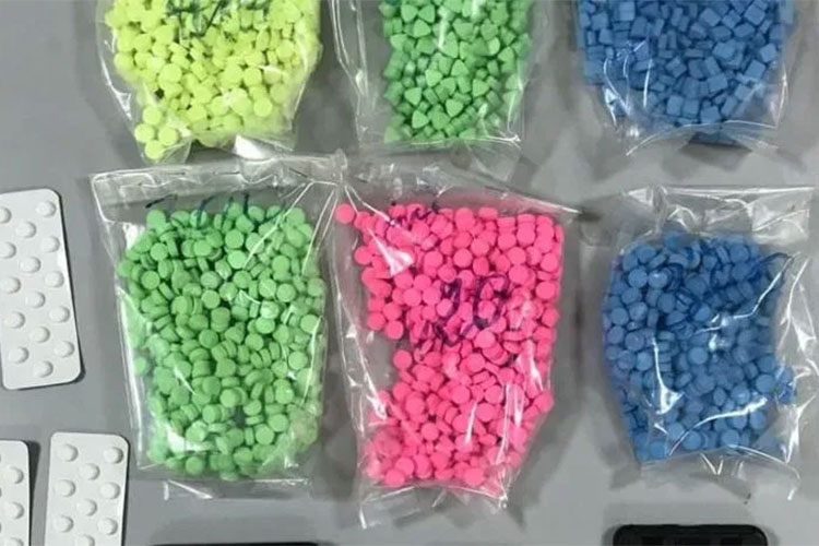 إسقاط 4 مروجين للمخدرات وحجز 17 ألف قرص مهلوس