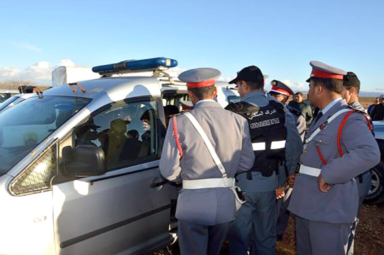 الدرك الملكي بالعرائش يحجز 253 قنينة كحولية ويوقف شخصين