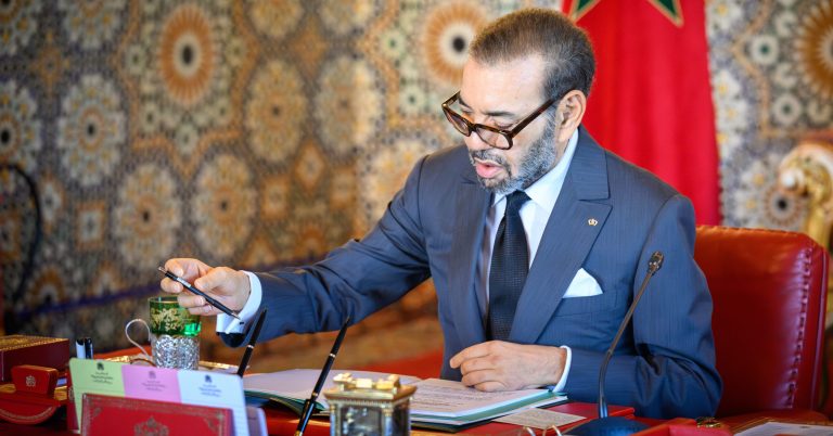 الملك محمد السادس يشيد بتضحيات أسرة الأمن الوطني في الذكرى الـ70 لتأسيس