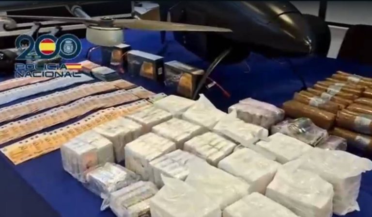 الشرطة الإسبانية تسقط شبكة دولية لتهريب المخدرات عبر طائرات بدون طيار