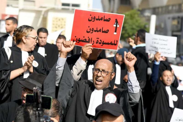 جمعية هيئات المحامين بالمغرب تعلن التوقف عن العمل وتهاجم تصريحات وهبي