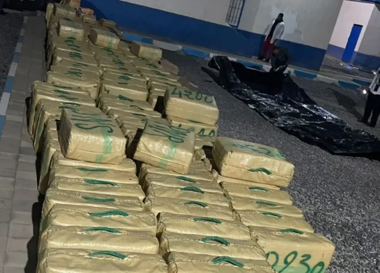 إحباط تهريب 4,8 أطنان من الحشيش بمضيق جبل طارق في عملية مغربية–إسبانية