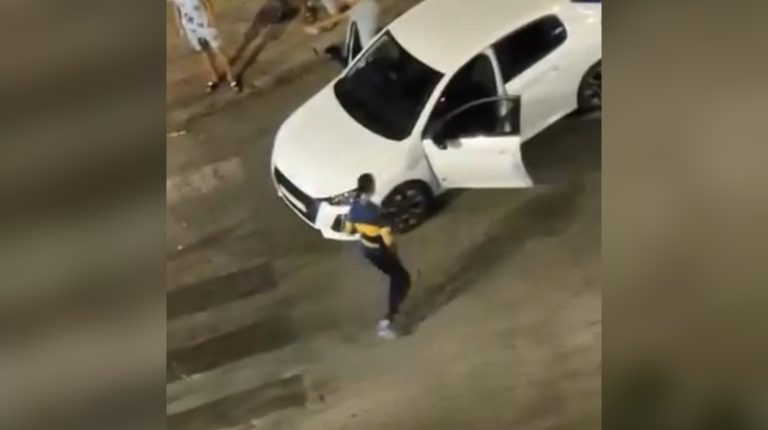 أمن طنجة يوقف متورطا في إشهار السلاح الأبيض ويحجز مخدرات داخل سيارت