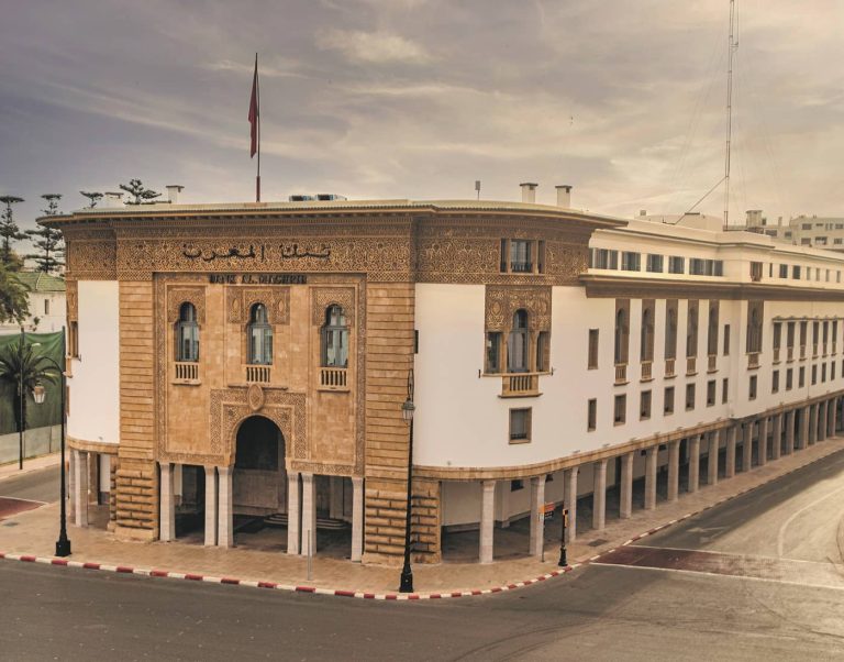 قرار جديد من بنك المغرب ..خفض رسوم التبادل إلى 0.5 في المئة