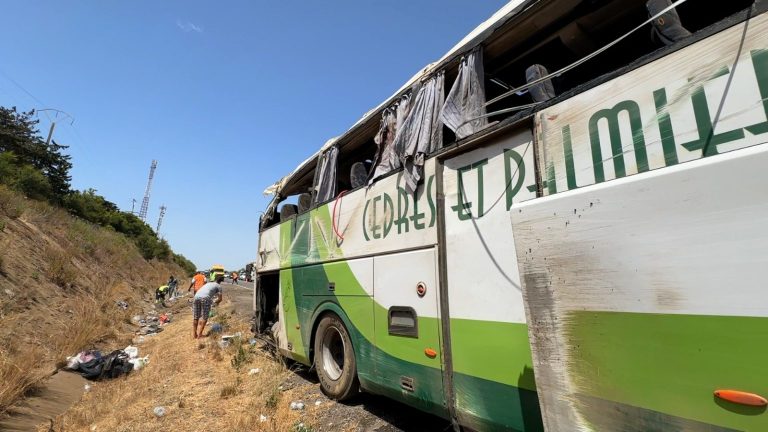 انقلاب حافلة للجالية المغربية يخلف قتيلا ومصابين