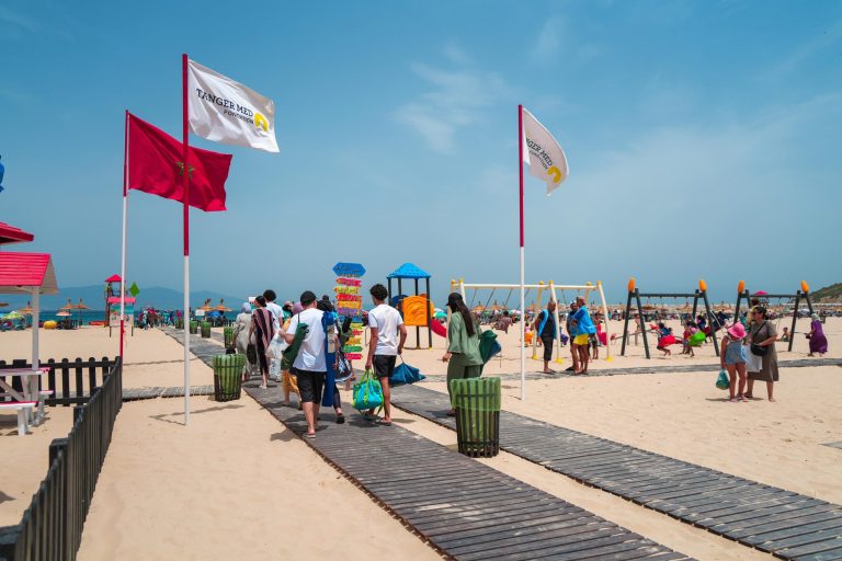 شواطئ طنجة تواصل التألق بحصول أربعة منها على اللواء الأزرق