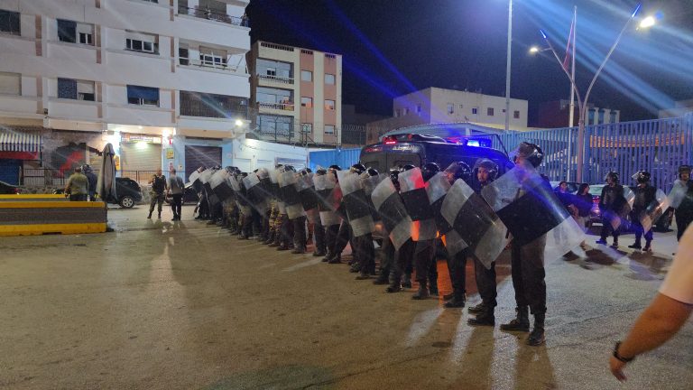النيابة العامة بالناظور تتابع 50 موقوفاً في أحداث معبر مليلية
