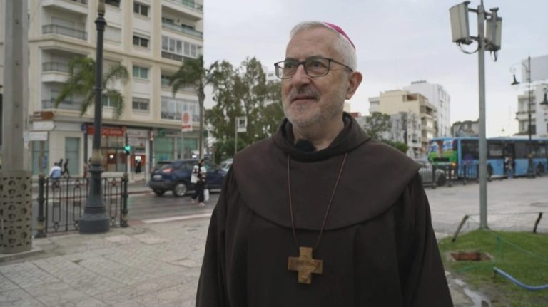 رئيس أساقفة طنجة: وراء موجة العبور إلى سبتة مآس إنسانية فردية