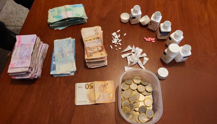 طنجة .. توقيف قاصر وحجز كوكايين وإكستازي وسلاح أبيض داخل منزله