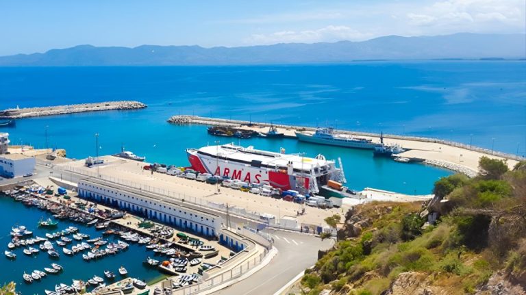 عبر المتوسط نحو المغرب .. خط الحسيمة يستقطب آلاف المسافرين