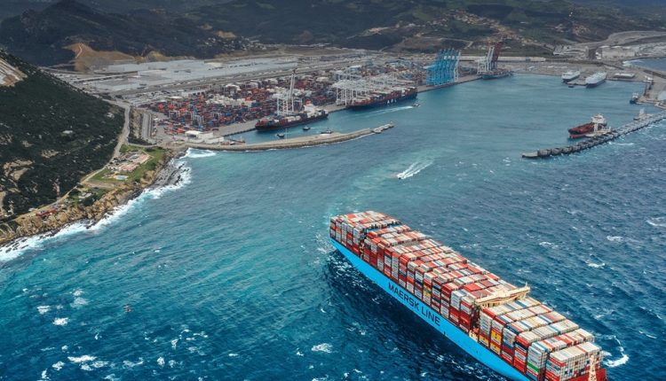 شحنة بنزين من طنجة المتوسط إلى روسيا .. إعادة تصدير تعكس الدور اللوجستي للميناء