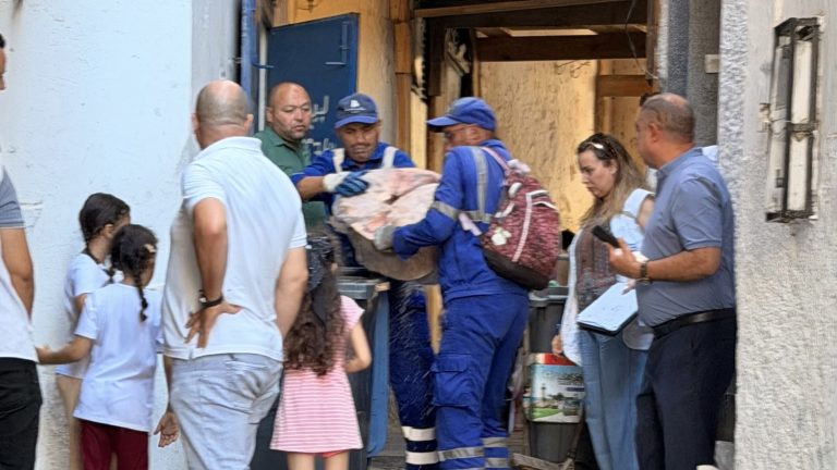 طنجة .. حجز 400 كيلوغرام من مواد غذائية فاسدة داخل مقهى لأحد أبرز ممولي حفلات بولعيش