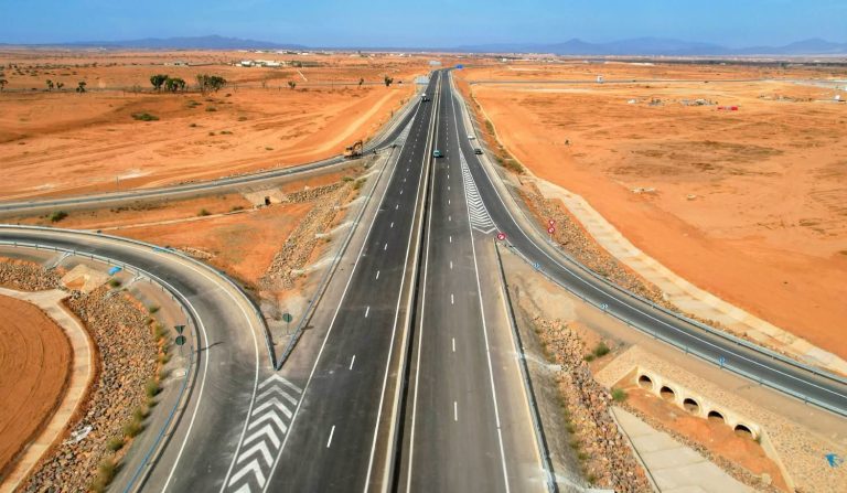 صور حصرية توثق اللمسات الأخيرة للطريق السيار ميناء الناظور غرب المتوسط