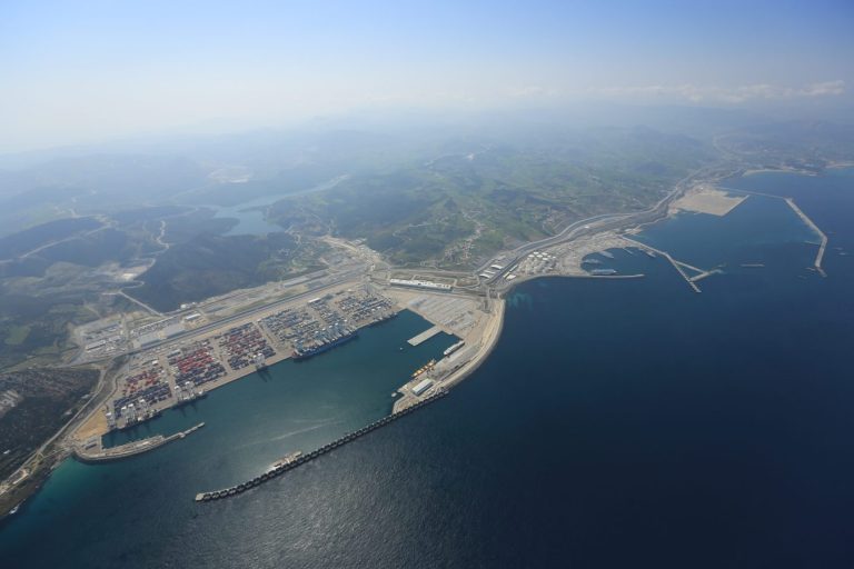 السفير المغربي بالأرجنتين يبرز أهمية طنجة المتوسط في ربط المغرب بالأسواق العالمية