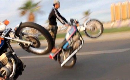 طنجة: توقيف ثلاثة أشخاص في حالة تلبس بالسياقة الاستعراضية والمتهورة