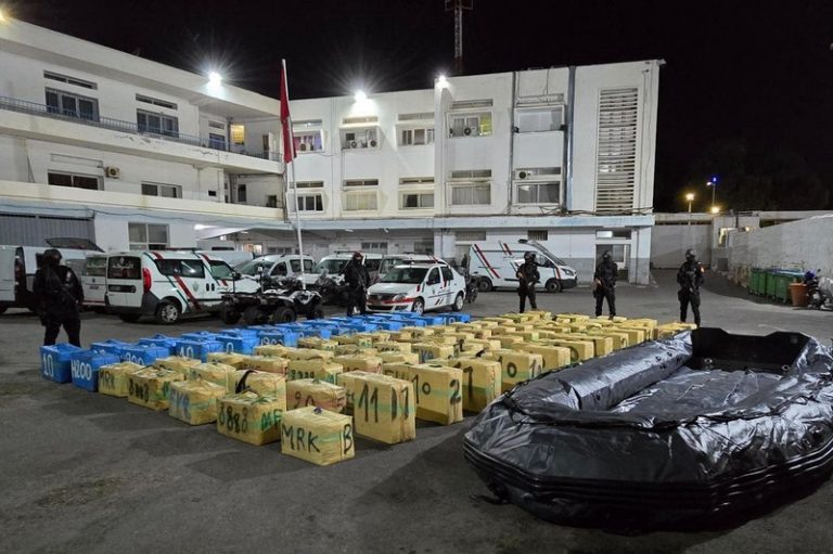 ضواحي فاس .. حجز 4.1 أطنان من الشيرا وأربعة زوارق مطاطية