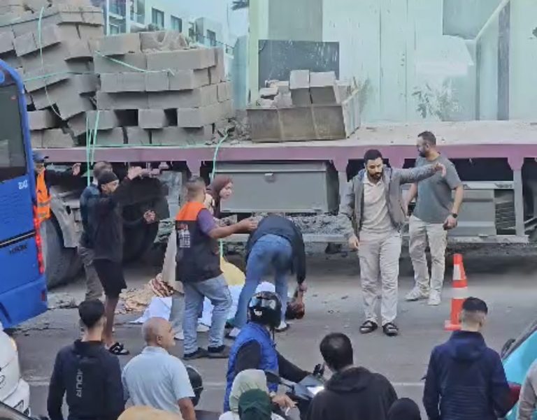 فاجعة تهز حي الدرادب بطنجة .. مصرع عامل وإصابة آخر بجروح خطيرة إثر سقوط حمولة من مواد البناء