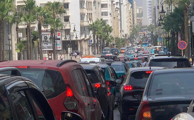 طنجة تختنق مروريا .. حين يتحول التنقل اليومي إلى عبء يستنزف وقت المواطنين