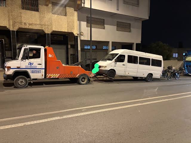 طنجة .. حجز حافلة لنقل العمال بعد ظهورها تسير عكس الاتجاه بطريق تطوان